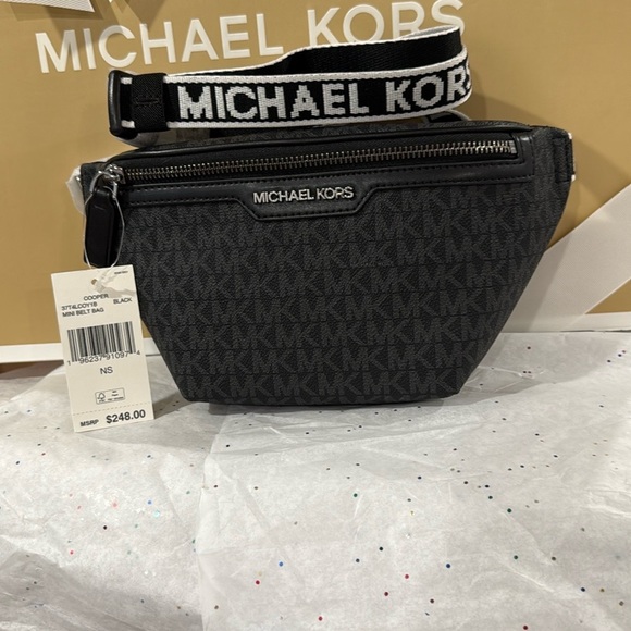 Michael Kors Black Fanny Pack Men's Bag - Picture 5 of 5